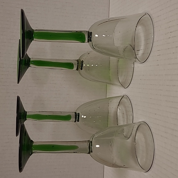 Set of 4 Handblown Green Stemmed Wine Glasses - Picture 11 of 16